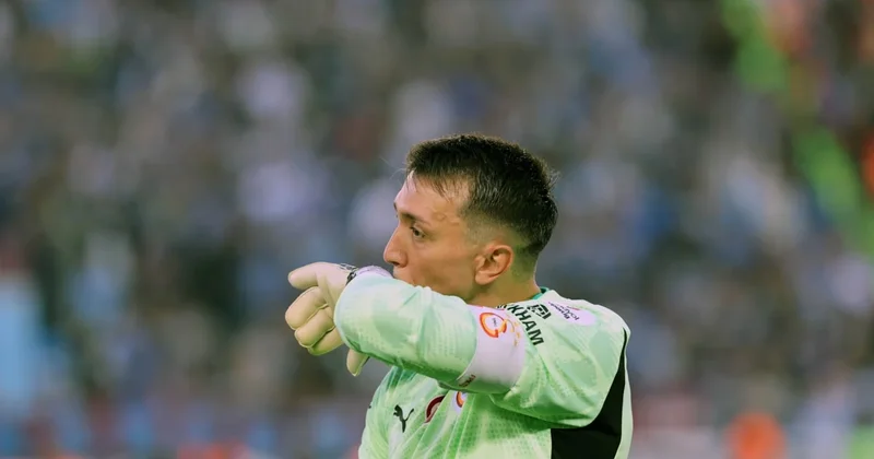 Fernando Muslera: Bu ülkede yaşamaktan gurur ve mutluluk duyuyorum Sözcü Gazetesi