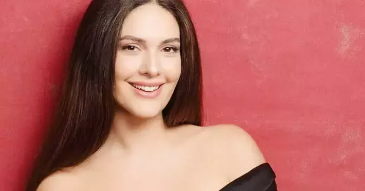 Bergüzar Korel: Tam zamanlı anneyim