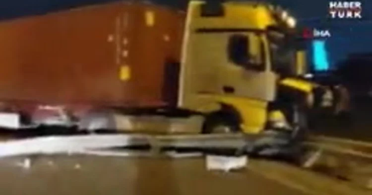 Beylikdüzü’nde TIR faciası! Ölü ve yaralılar var