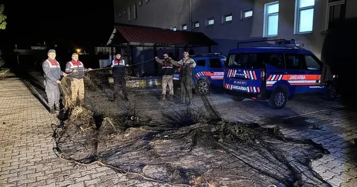 Van’da ele geçirilen 1 ton canlı balık suya bırakıldı