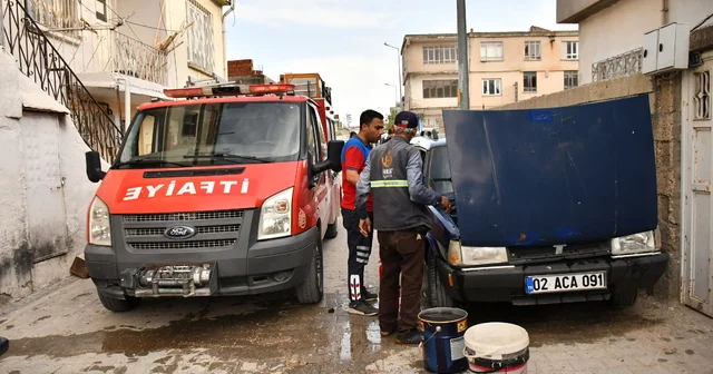 Adıyaman da yanan otomobilde hasar oluştu Adıyaman Haberleri