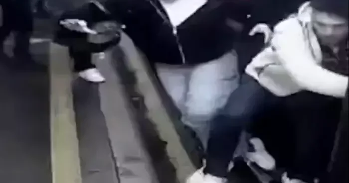 Beylikdüzü nde iki metrobüs çarpıştı! İstanbul Valiliği açıkladı: 1 kişi hayatını kaybetti, 2 si ağır 20 yaralı var