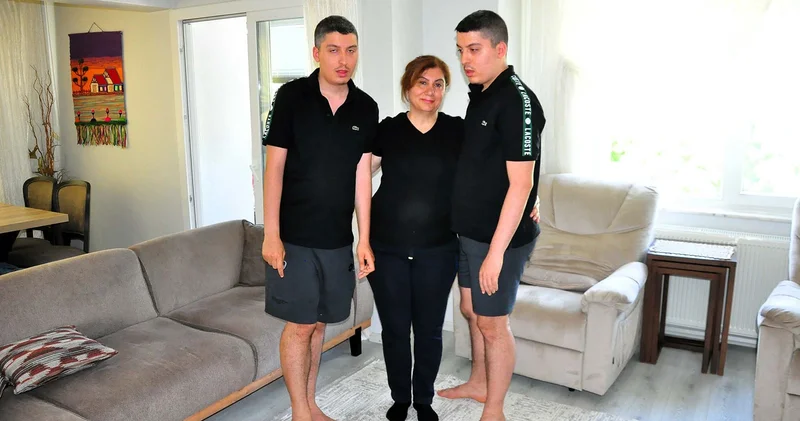 Otizmli ikizleriyle 25 yıldır yaşam mücadelesi veriyor