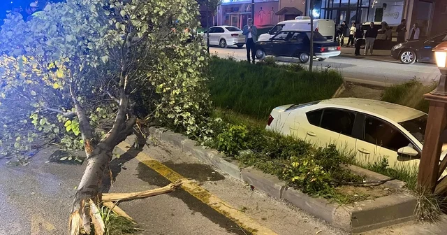 Nevşehir de çarpışan 2 otomobilden 1 i su kanalına düştü; o anlar kamerada Nevşehir Haberleri