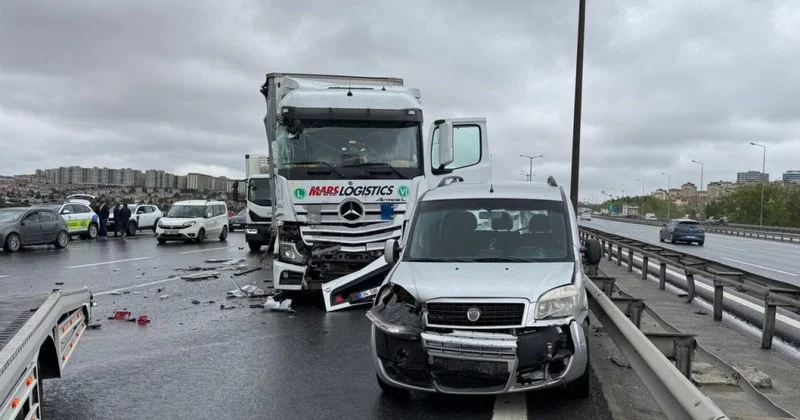 Avcılar da zincirleme kaza ulaşımı aksattı