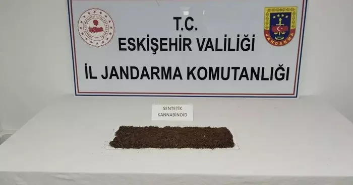 Uyuşturucu ticareti yapmayı amaçlayan şüpheli jandarmadan kaçamadı