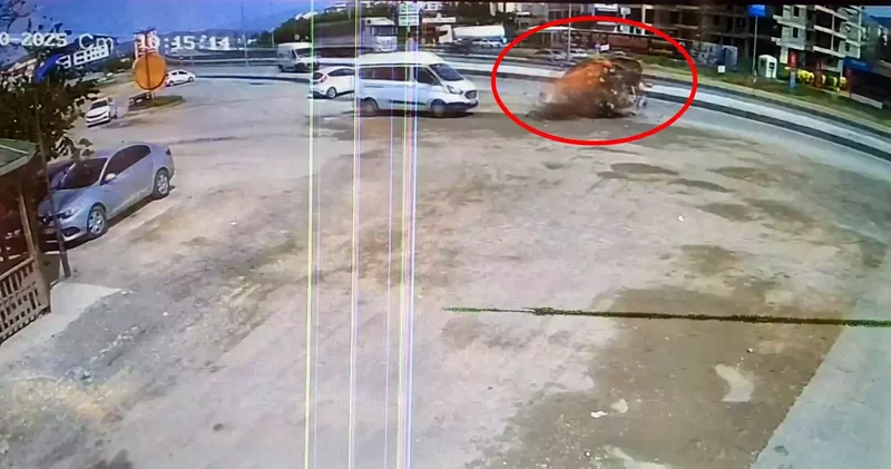 Taksinin beton bariyere çarptığı kaza kamerada; 2 yaralı