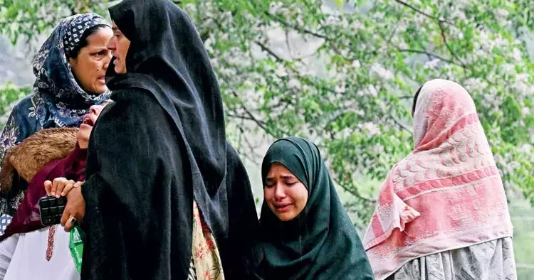 Hindistan Pakistan sınırında korku sürüyor: Olan sivillere oluyor