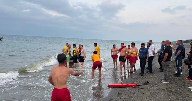 Samsun da sandalları alabora olan 3 kişiyi ekipler kurtardı Samsun Haberleri