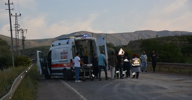 Kayseri de yola dökülen madeni yağ nedeniyle devrilen motosikletteki 2 kişi yaralandı Kayseri Haberleri