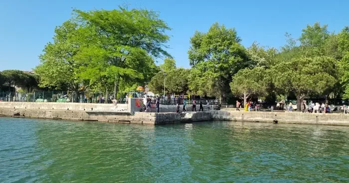 Denizde boğulma tehlikesi geçiren genç hastaneye kaldırıldı