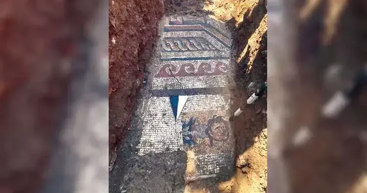 ‘Altyapı’dan 1500 yıllık mozaik çıktı