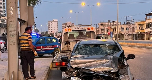 Mersin de üst geçide çarpan otomobildeki 6 kişi yaralandı Mersin Haberleri