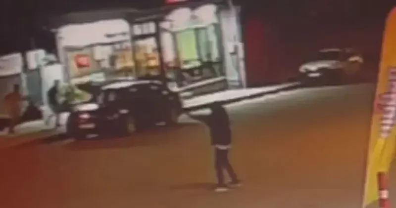Sultangazi de iş yerine silahlı saldırı kamerada