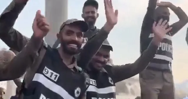 Mina’dan ayrılan hacılar görevlilere teşekkür ederek vedalaştı VİDEO İZLE
