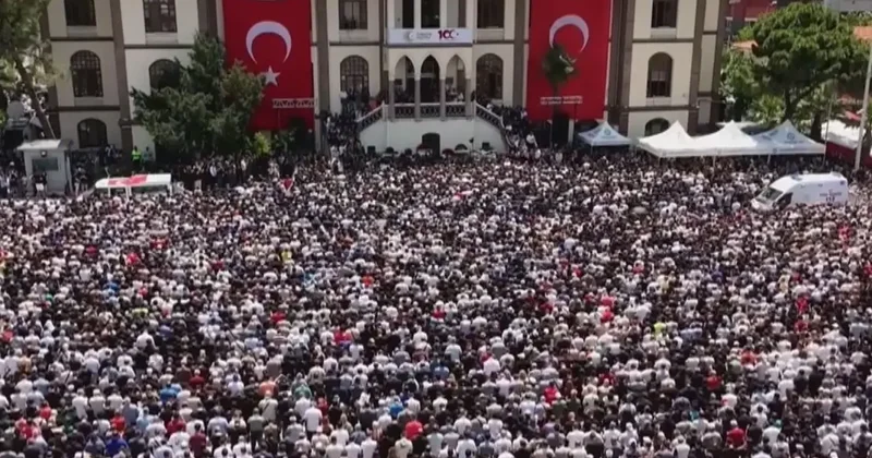 Ferdi Zeyrek in cenaze namazınlar binlerce kişi meydana sığmadı