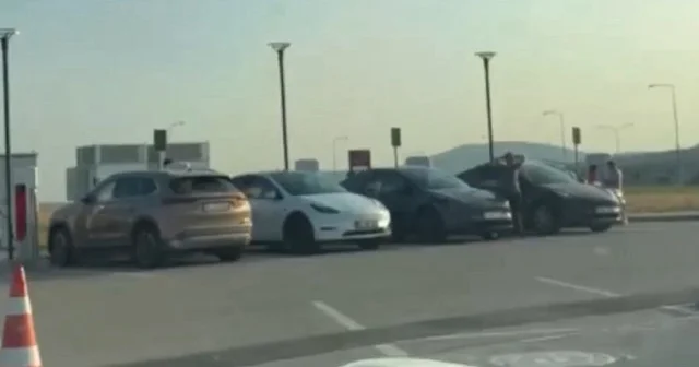 Bayram dönüşü elektrikli araçlarda şarj çilesi VİDEO İZLE