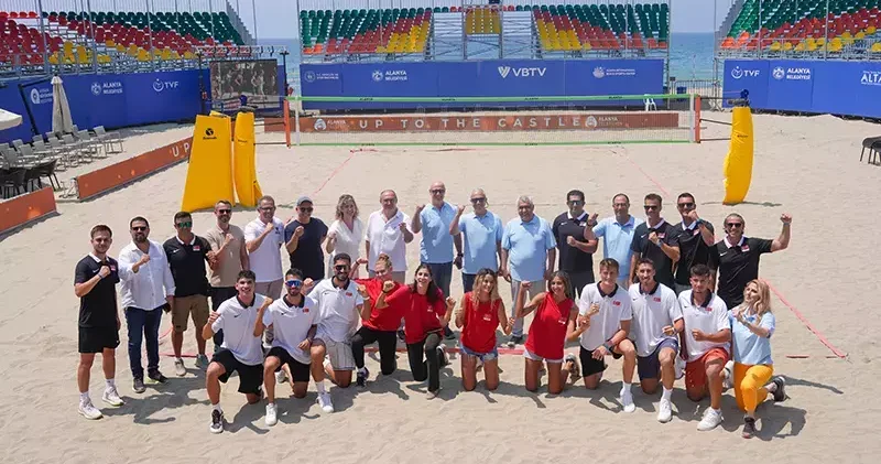 Antalya da plaj voleybolu heyecanı
