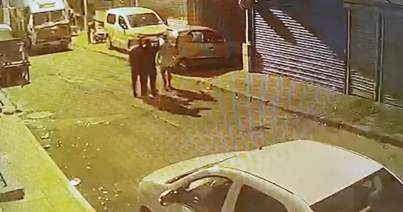 Kağıthane’de kavgada tek yumrukla aracın camını patlattı; araç sahibi hırsızlık sandı