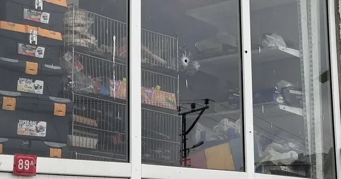 Silahını çıkarıp art arda ateş etti! Etraftakiler panikle kaçtı... Sultangazi de iş yerine silahlı saldırı