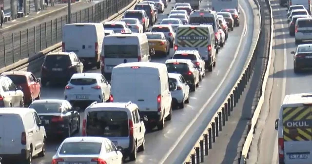 İstanbul da Kurban Bayramı tatili sonrası trafikte yoğunluk başladı VİDEO İZLE