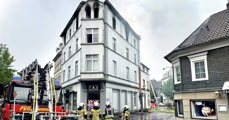 Almanya’da can pazarı... Yan yana 3 bina kundaklandı