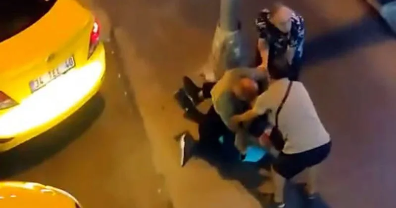 İstanbul da dehşet! İki taksicinin yumruk yumruğa müşteri kavgası! Son dakika haberleri