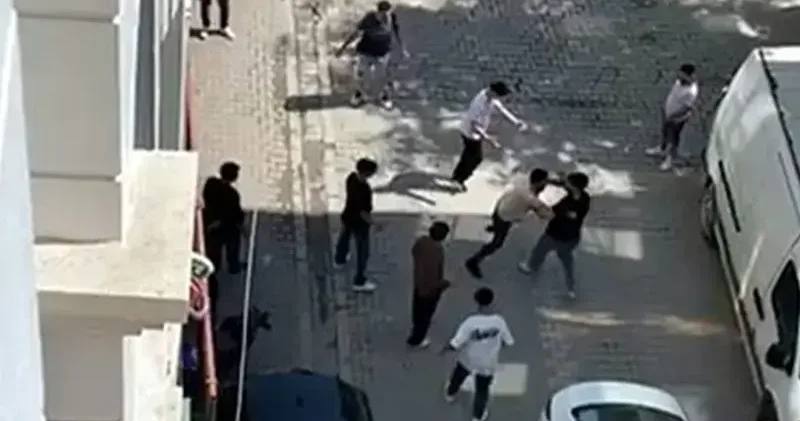 Esenyurt ta bıçaklı sopalı alacak verecek kavgası: 1 yaralı