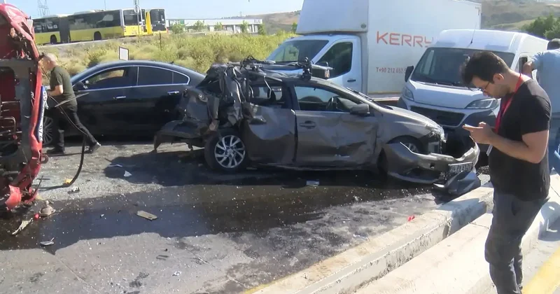 Başakşehir de 10 aracın karıştığı kazada 3 kişi yaralandı