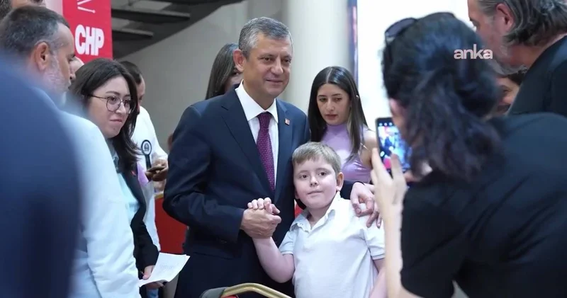 Özgür Özel adalet bekleyen ailelerle görüştü