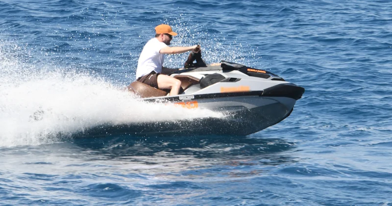 Mustafa Ceceli den jet ski şov Magazin haberleri