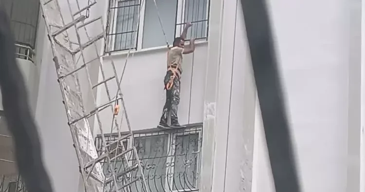 Adana da metrelerce yüksekte can pazarı! Ölümden böyle kurtuldu