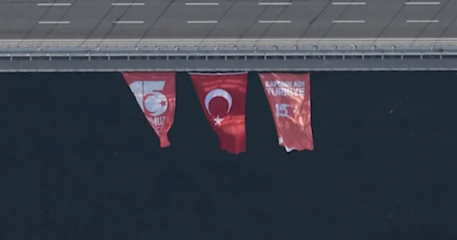 15 Temmuz’un simgesine dev bayrak VİDEO İZLE
