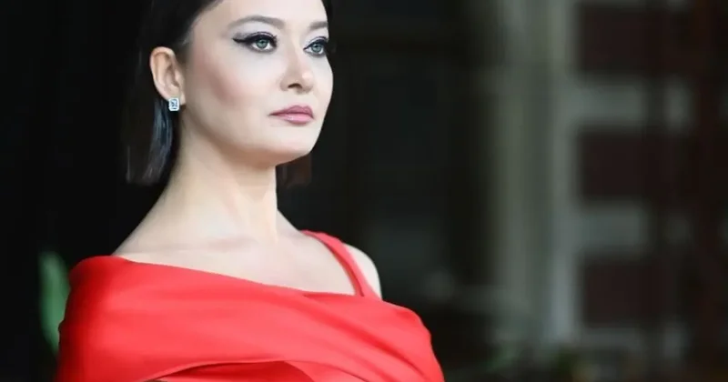 Gençlik pozu olay oldu! Nurgül Yeşilçay ı Afra Saraçoğlu na benzettiler