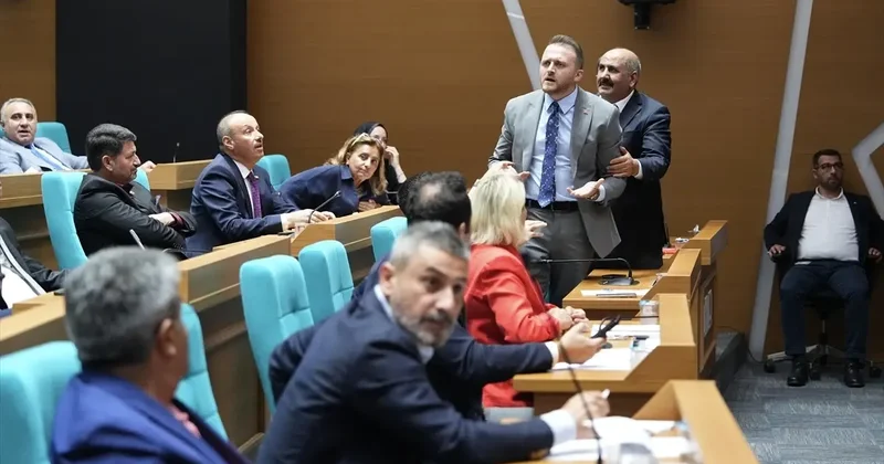 Üsküdar Belediye Meclisinde baklava tartışması nedeniyle oturuma ara verildi