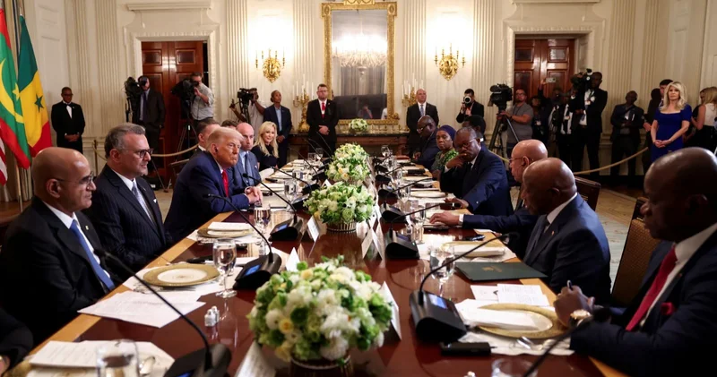 Trump tan yeni gaf: Resmi dili İngilizce olan Liberya nın Devlet Başkanı nı İngliizce konuştuğu için tebrik etti: İngilizce yi nerede öğrendiniz?