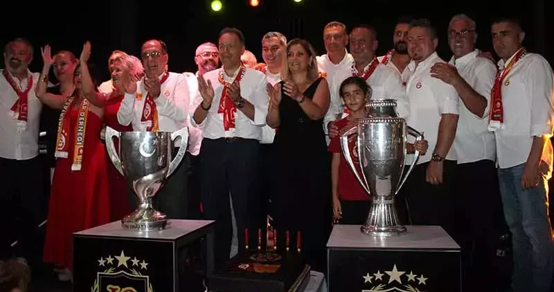 Galatasaray ın şampiyonluk kupaları Kuşadası nda sergilendi