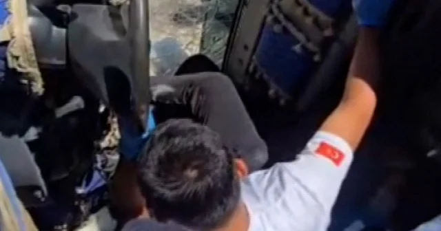 Camı kırarak can kurtardılar: Sağlık görevlileri yaralıya böyle müdahale etti VİDEO İZLE