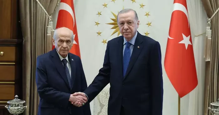 Beştepe de sürpriz zirve! AK Parti nin duyurduğu tarihi konuşma öncesinde Erdoğan ve Bahçeli den sürpriz görüşme