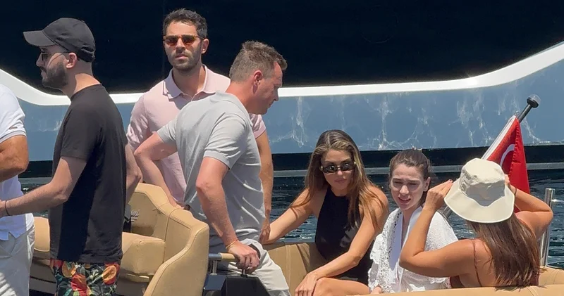 Hande Erçel ile Hakan Sabancı nın Yunan Adaları tatili Magazin haberleri