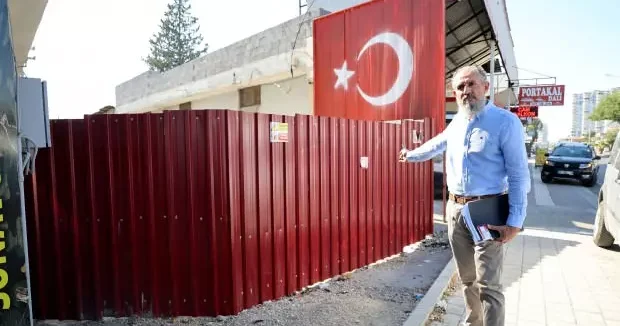 Adana haberleri Adana da akılalmaz olay: Tapulu arazim diyerek sokağı kapattı 10 Temmuz 2025