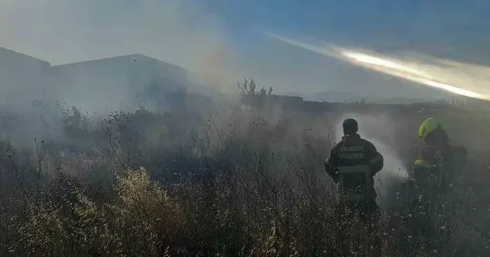 Bandırma’da farklı noktalarda çıkan yangınlar söndürüldü
