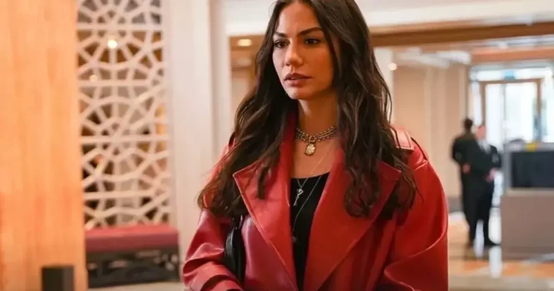 Demet Özdemir sezonun yorgunluğunu sıcak kumsalda atıyor