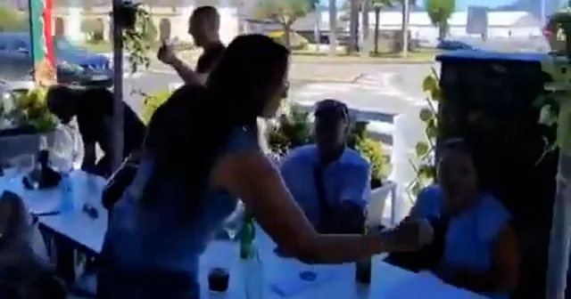 İspanya da işletme sahibi Siyonistleri restorandan kovdu: Defolun gidin VİDEO İZLE