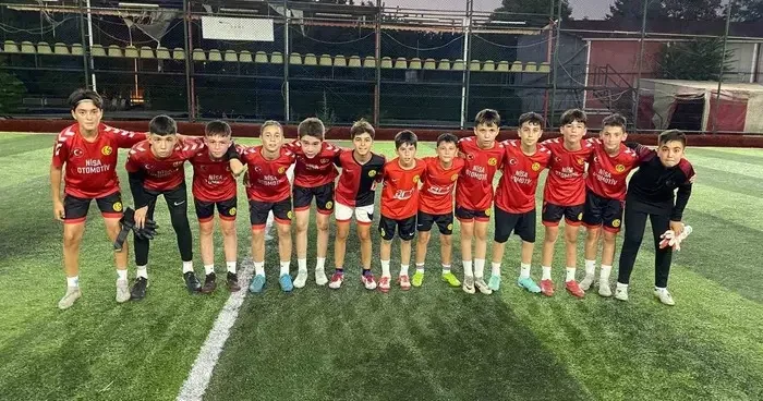 Minik Eskişehir sporlular top başı yaptılar