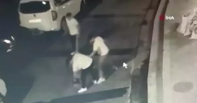 Küçükçekmece de gence döner bıçağıyla saldırdılar