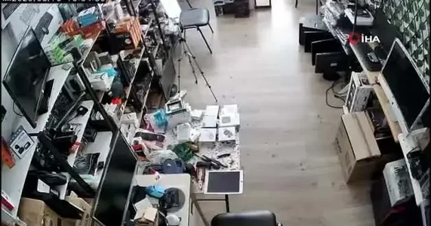 Deprem anı güvenlik kameralarında