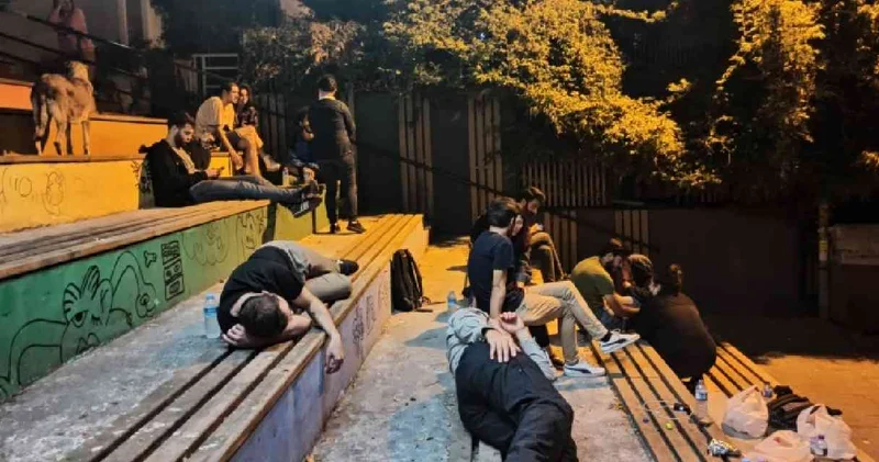 Öğrenciler sokaklarda kalmıştı yine ders alınmadı: Yurtların kapasitesi yüzde 0,2 artırılmış