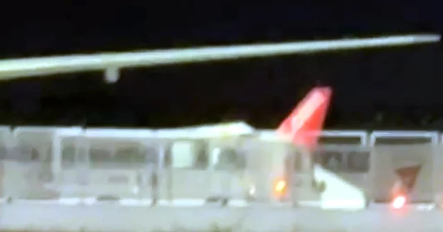 Antalya dan kalkan uçak, iniş takımlarındaki sorun nedeniyle geri döndü Antalya Haberleri