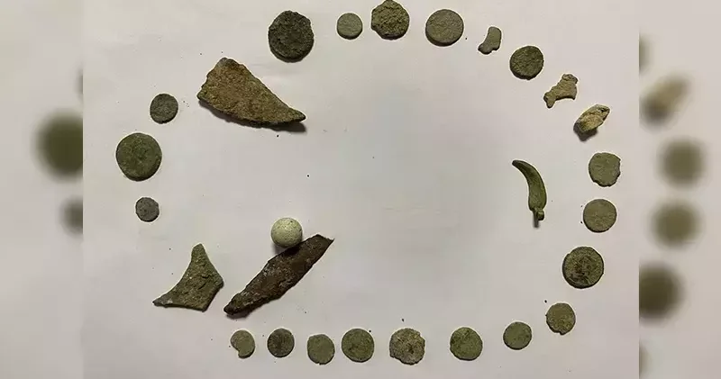 İnegöl’de durdurulan otomobilde 27 sikke ele geçirildi